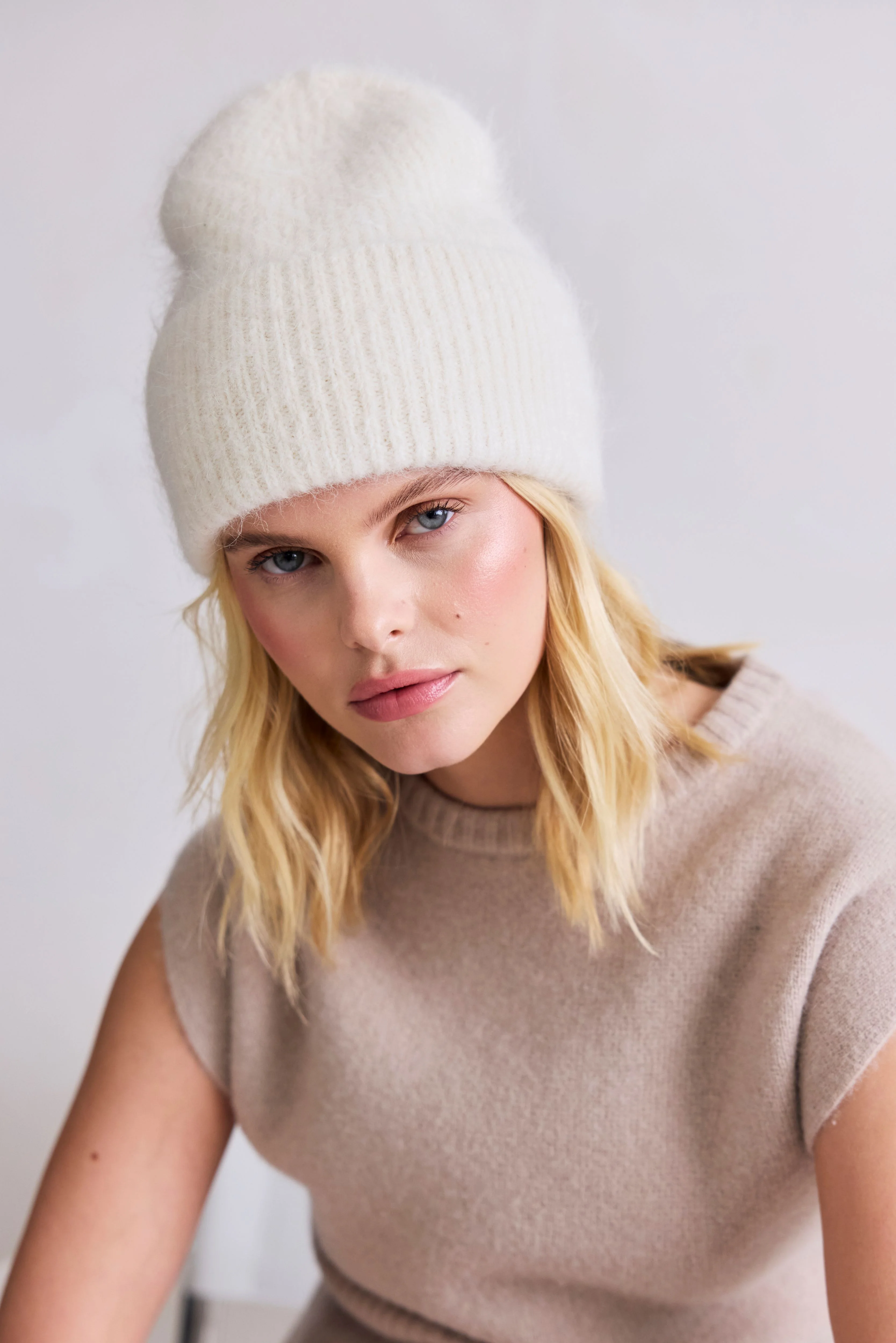The Alpaca Beanie - White - Image 3