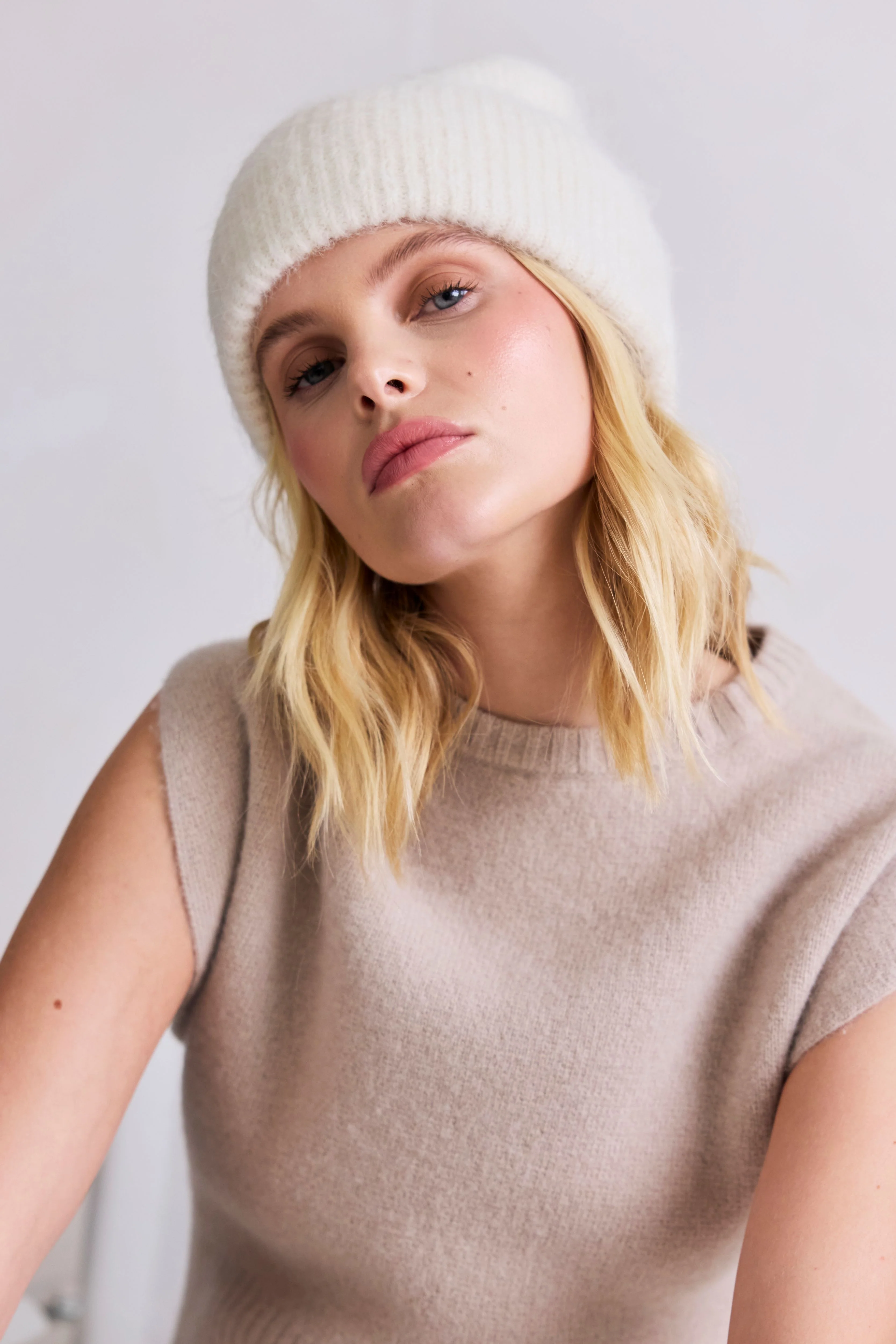 The Alpaca Beanie - White - Image 4