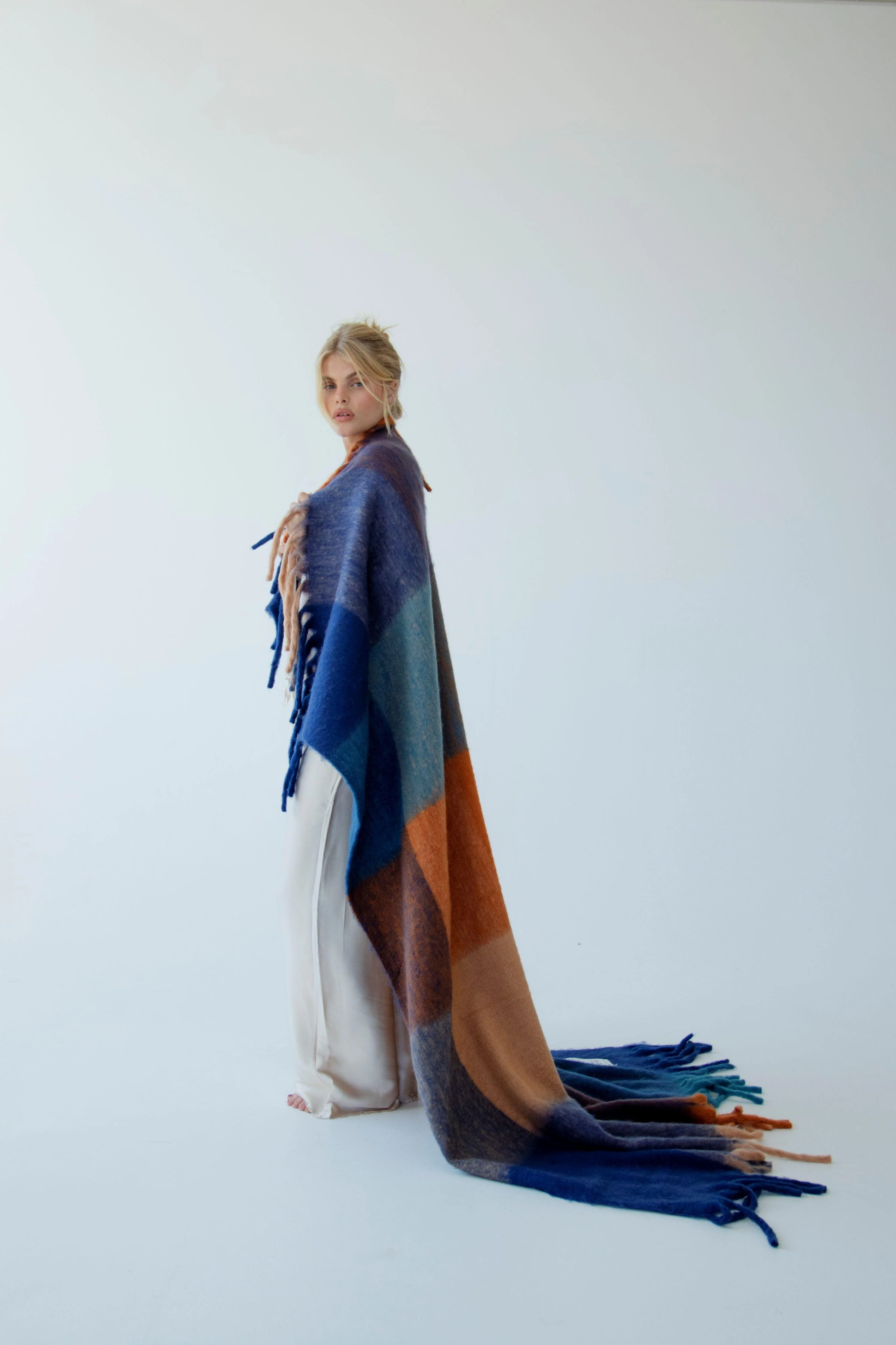 The Reykjavik Throw - Tokyo Lights - Image 5