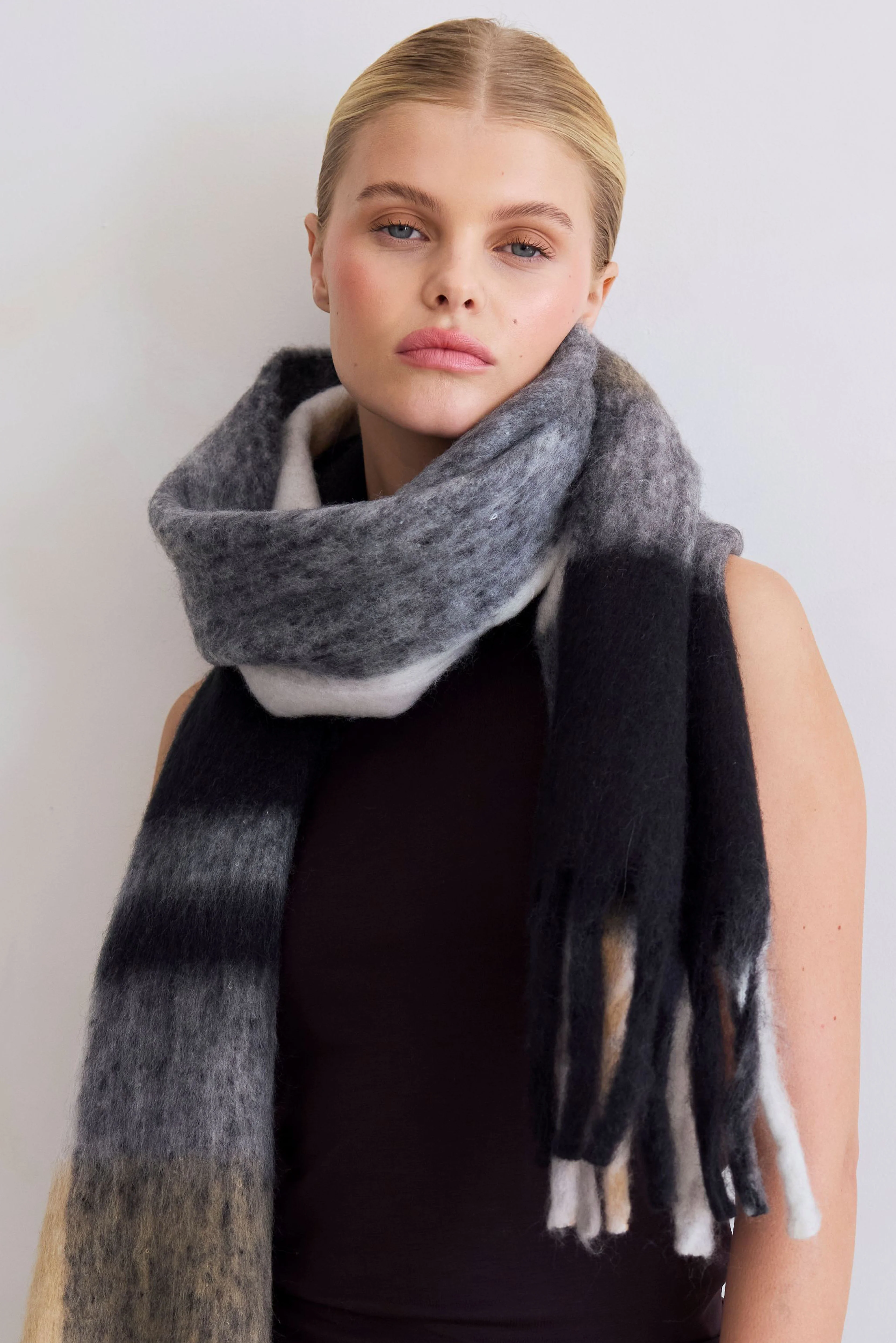 The Stockholm Scarf - The Arctic - Image 8